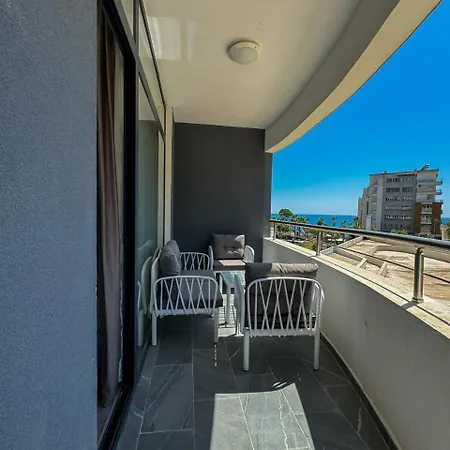 White Hill Apartment *
