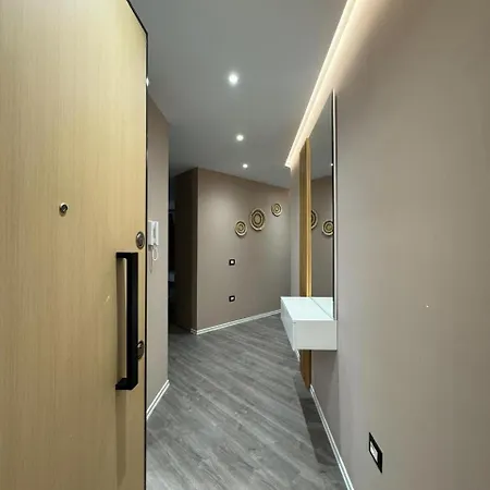 White Hill Apartment *